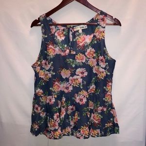 "I'm in love with Derek" brand floral boho top sz L